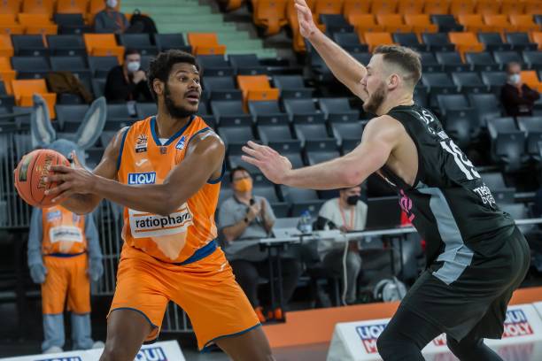 库里一人 库里一人