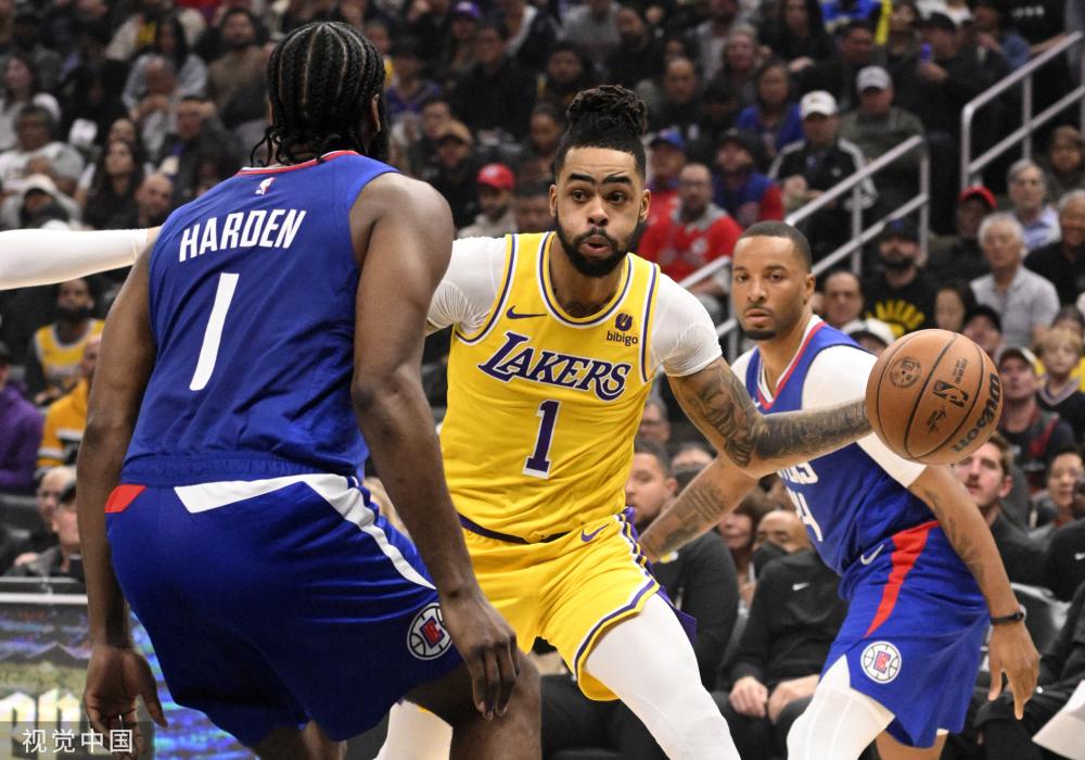 场上吸引了 场上吸引了