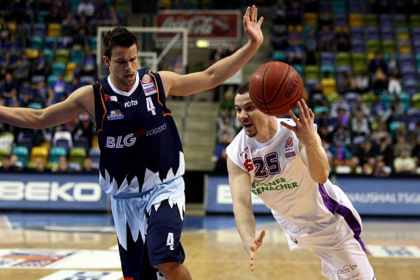 人曾强行引 人曾强行引