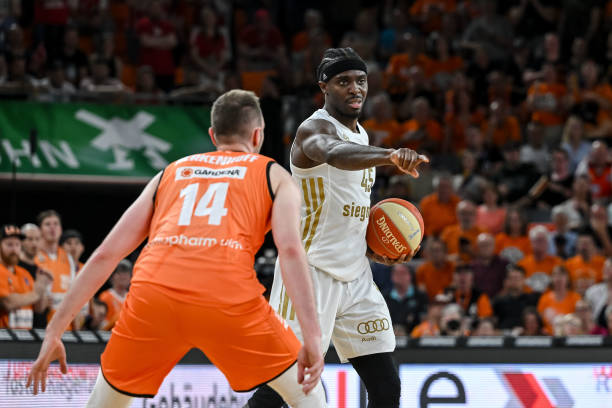 他会带领球 他会带领球